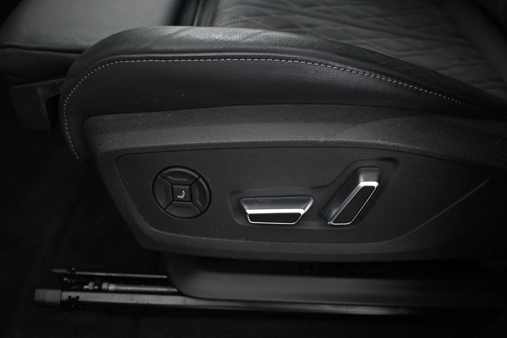 Car Image - 2PmQDPxTbVFuWeDB28MB4F