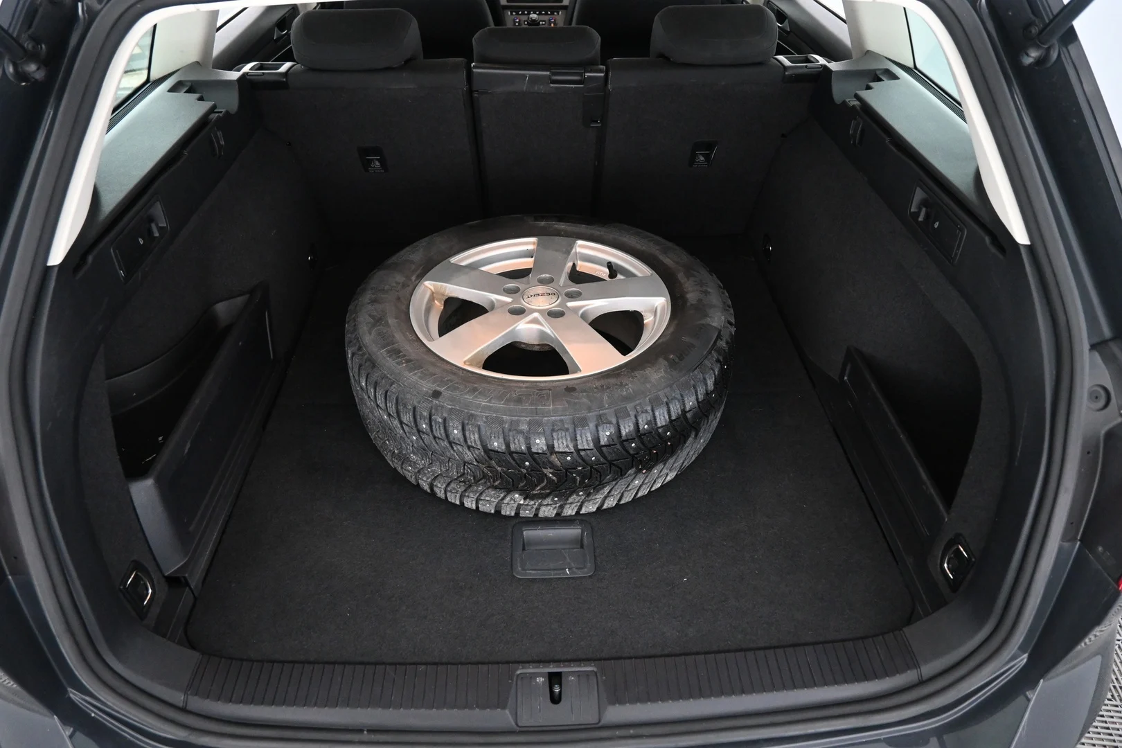 Car Image - 33BiztaoKZ6sMewNkno5w9