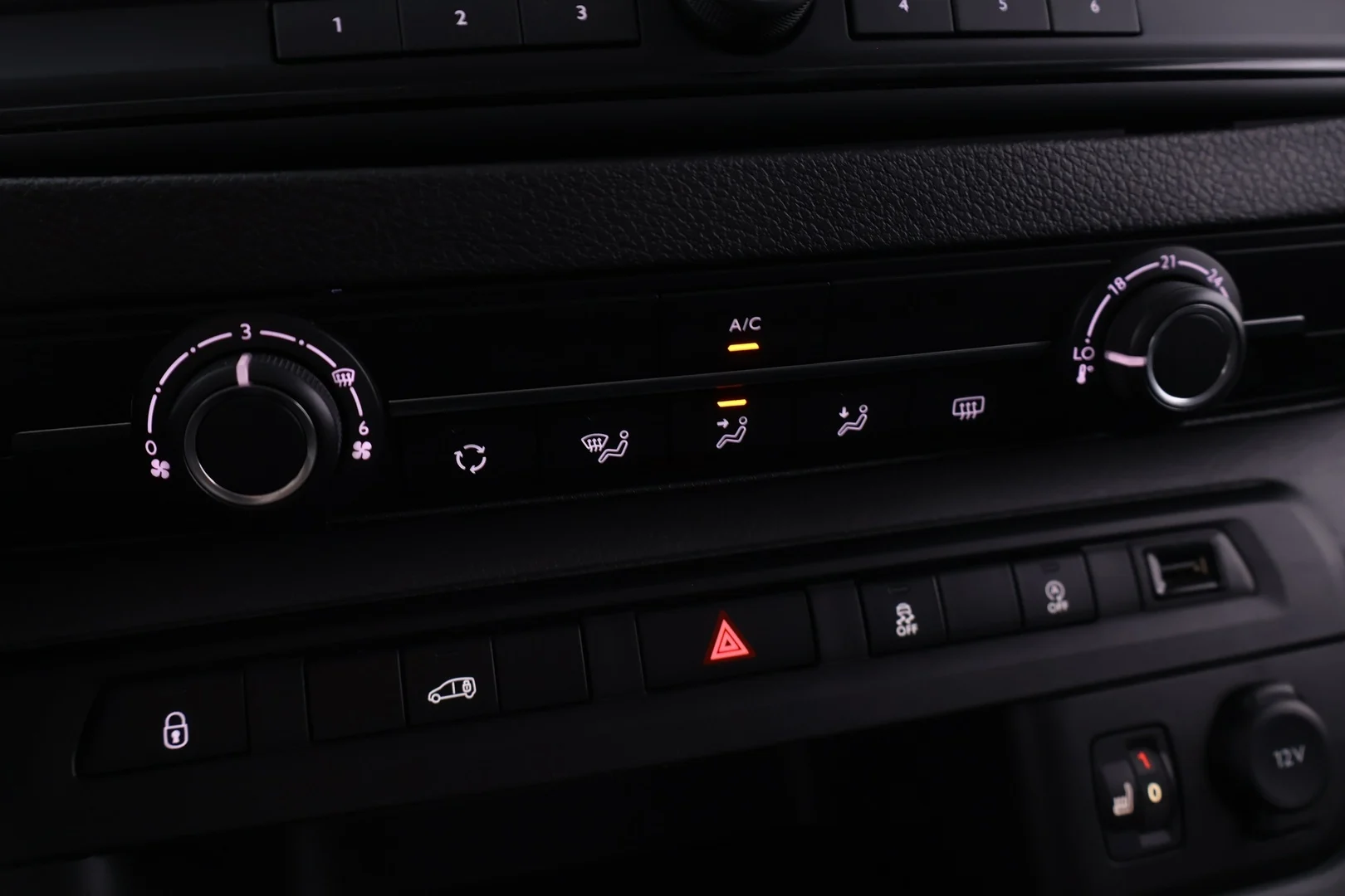 Car Image - 7AicrGbSDnw677344DfUH9