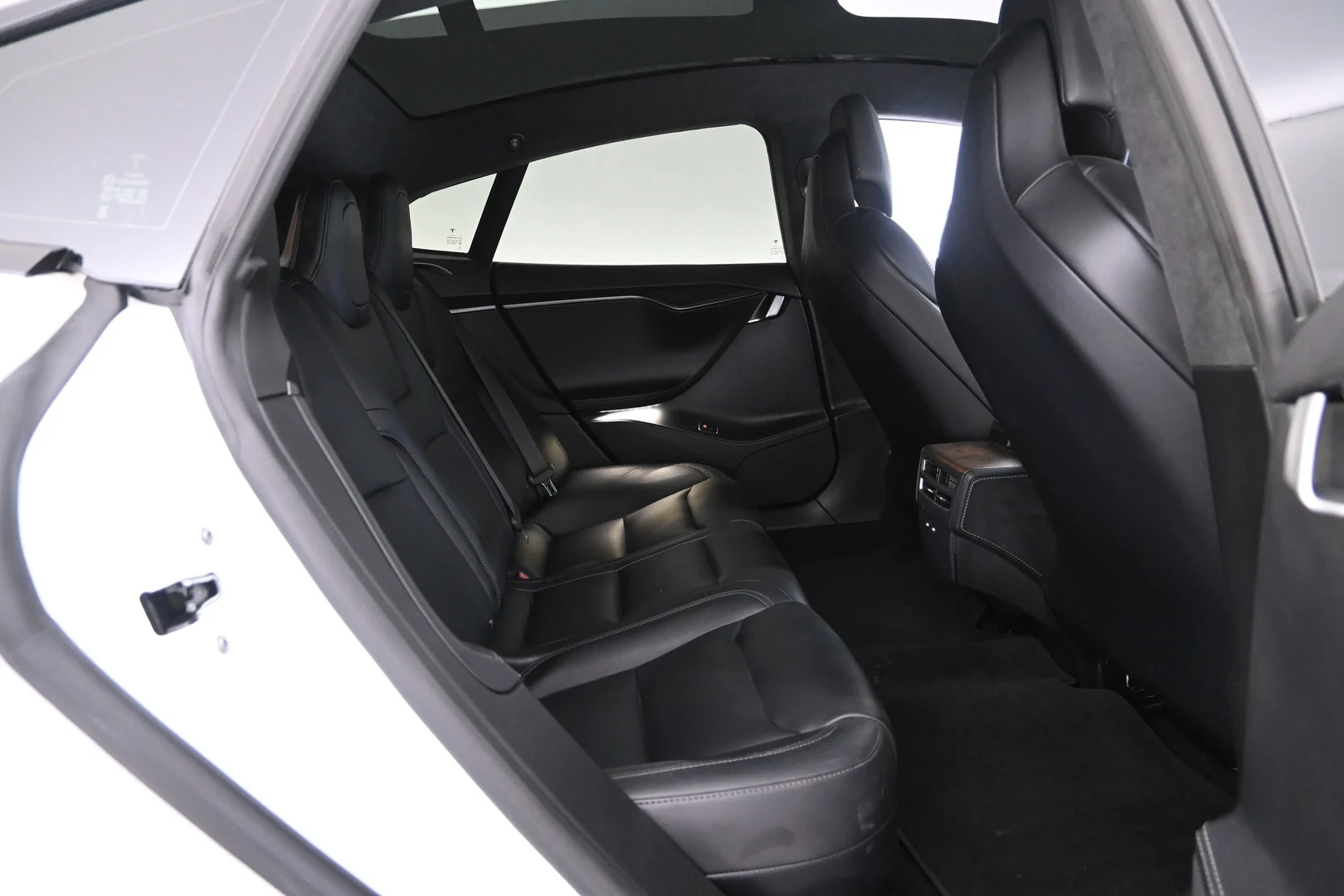 Car Image - F6kS5F6dpENu6hrT5CmWn