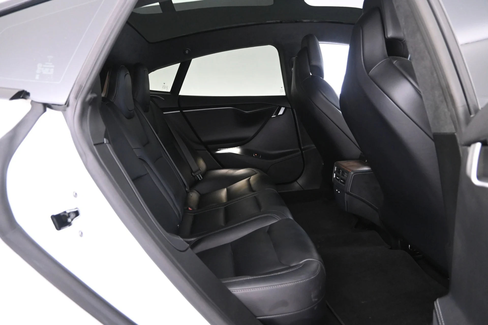 Car Image - F6kS5F6dpENu6hrT5CmWn