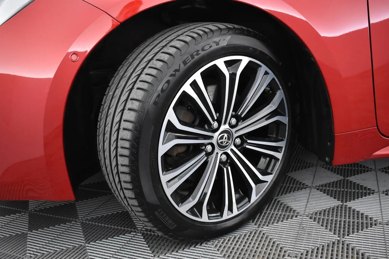 Car Image - 43Q5LSQniUnF3fVyDLxzUV