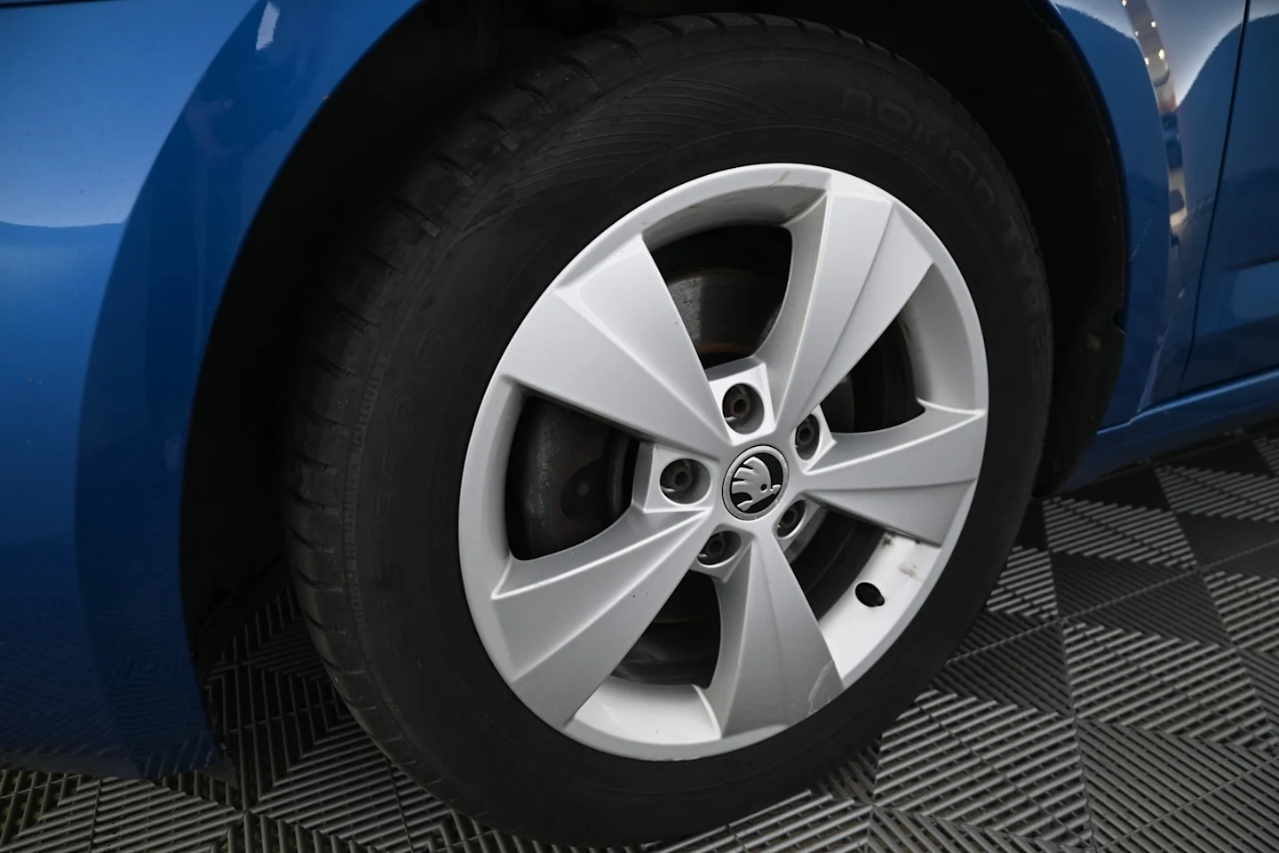 Car Image - 1feiueh3UlSTFQ7zEyUyUd