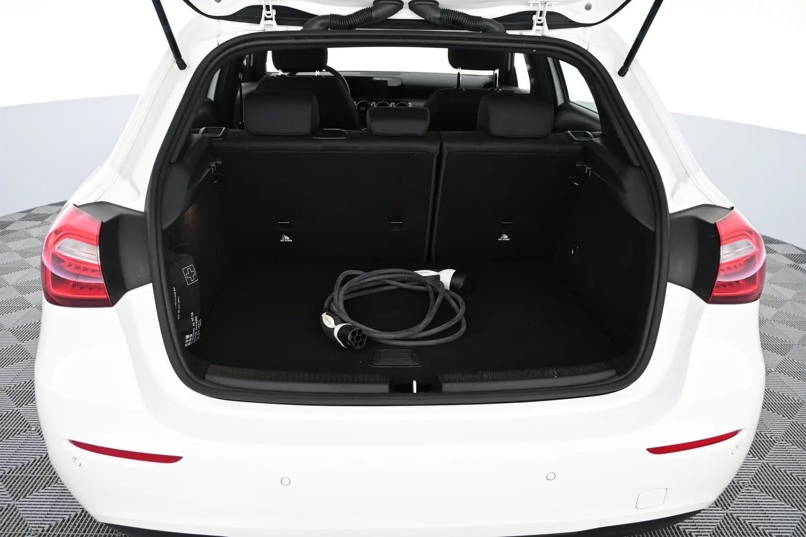 Car Image - 3bYnLbh1nCErvOxznMZzsm