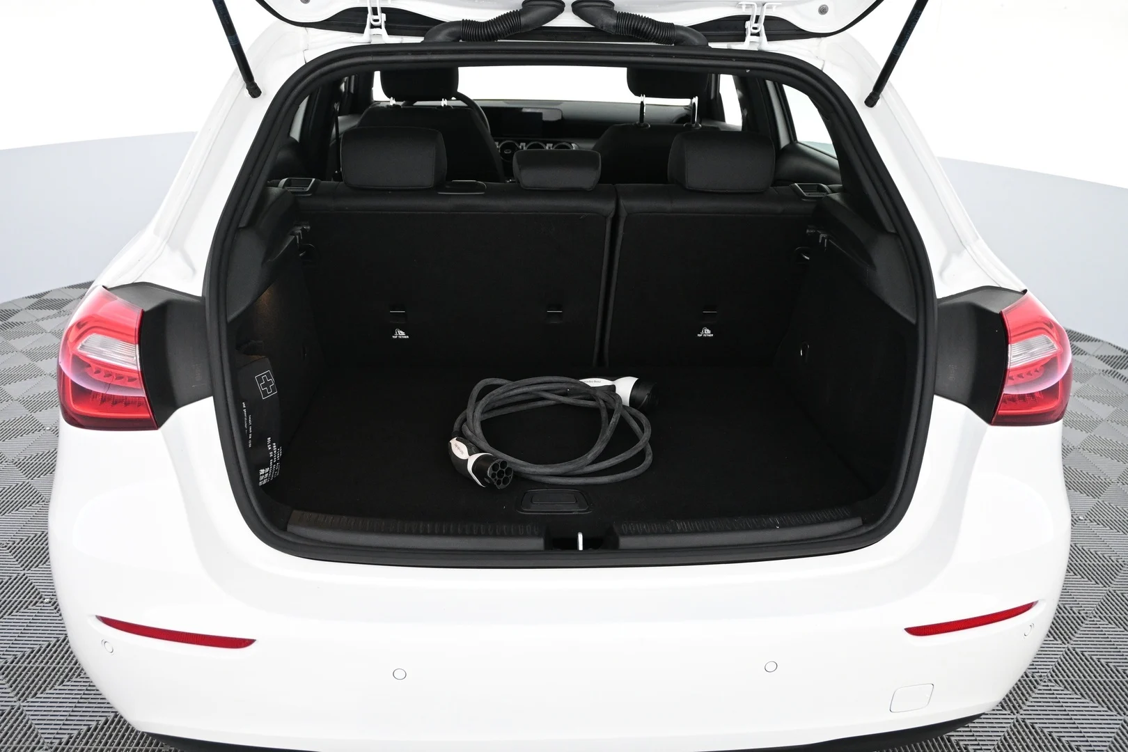 Car Image - 3bYnLbh1nCErvOxznMZzsm