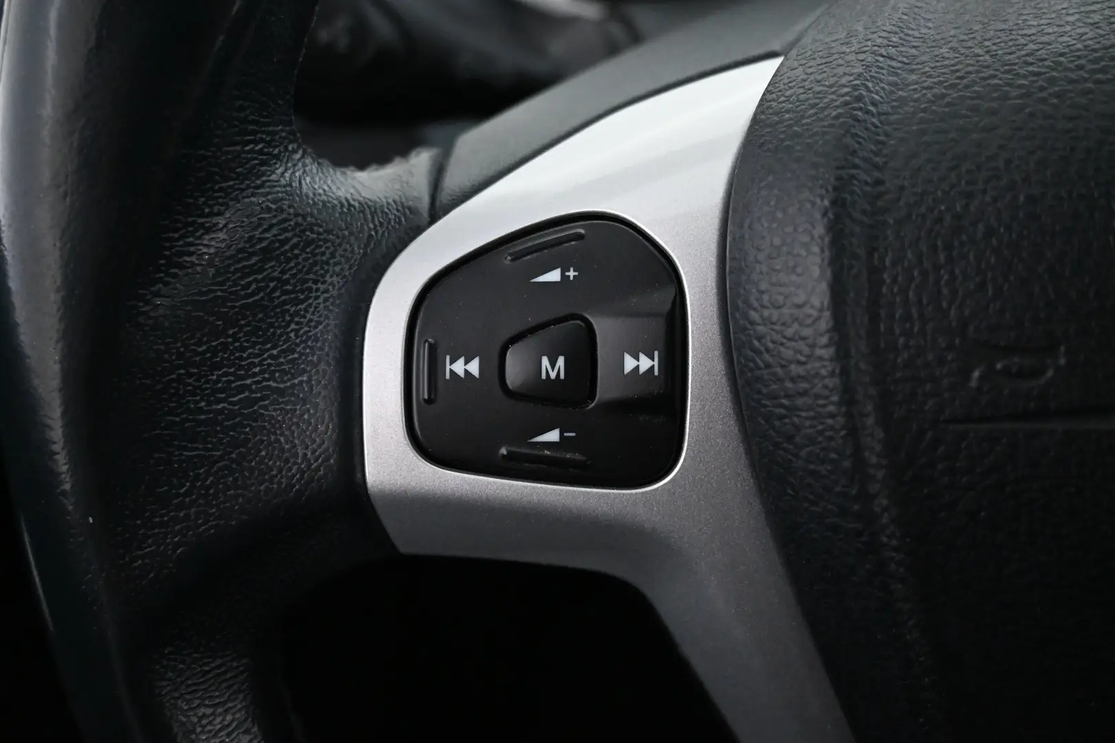 Car Image - 3ytGjuZwAALtMuRyTkGYPL