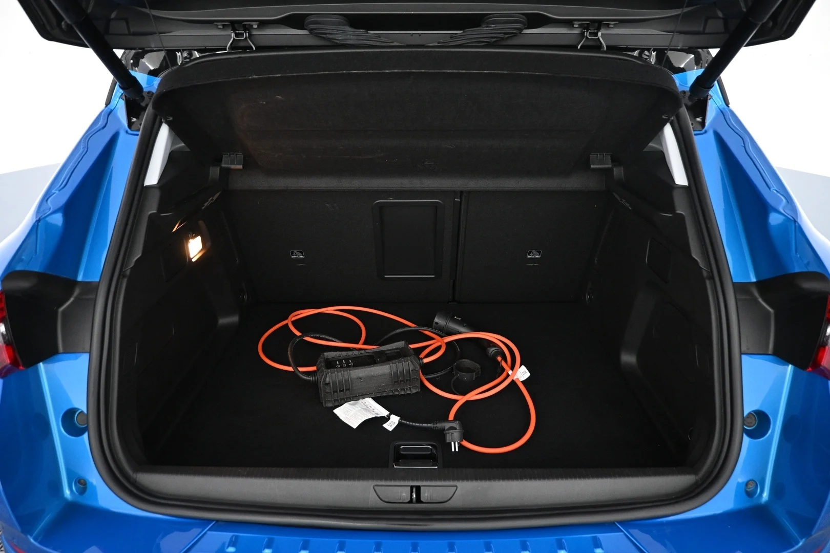 Car Image - 5xDAt1UqKwBe0EISvuj3fL
