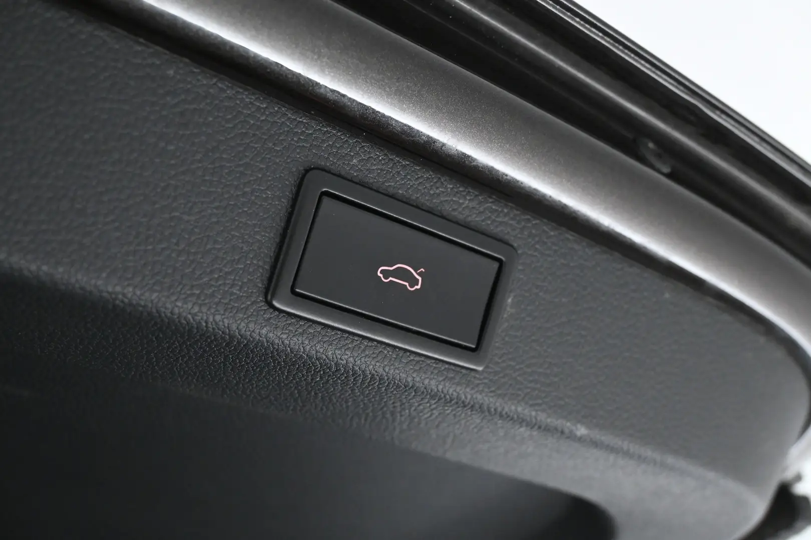 Car Image - 4PqUBEFuIqOX1wb4KdMMYB