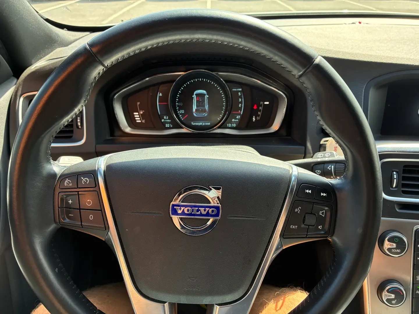 Car Image - 22S2LVISUH4Dzr4PkqtDE7