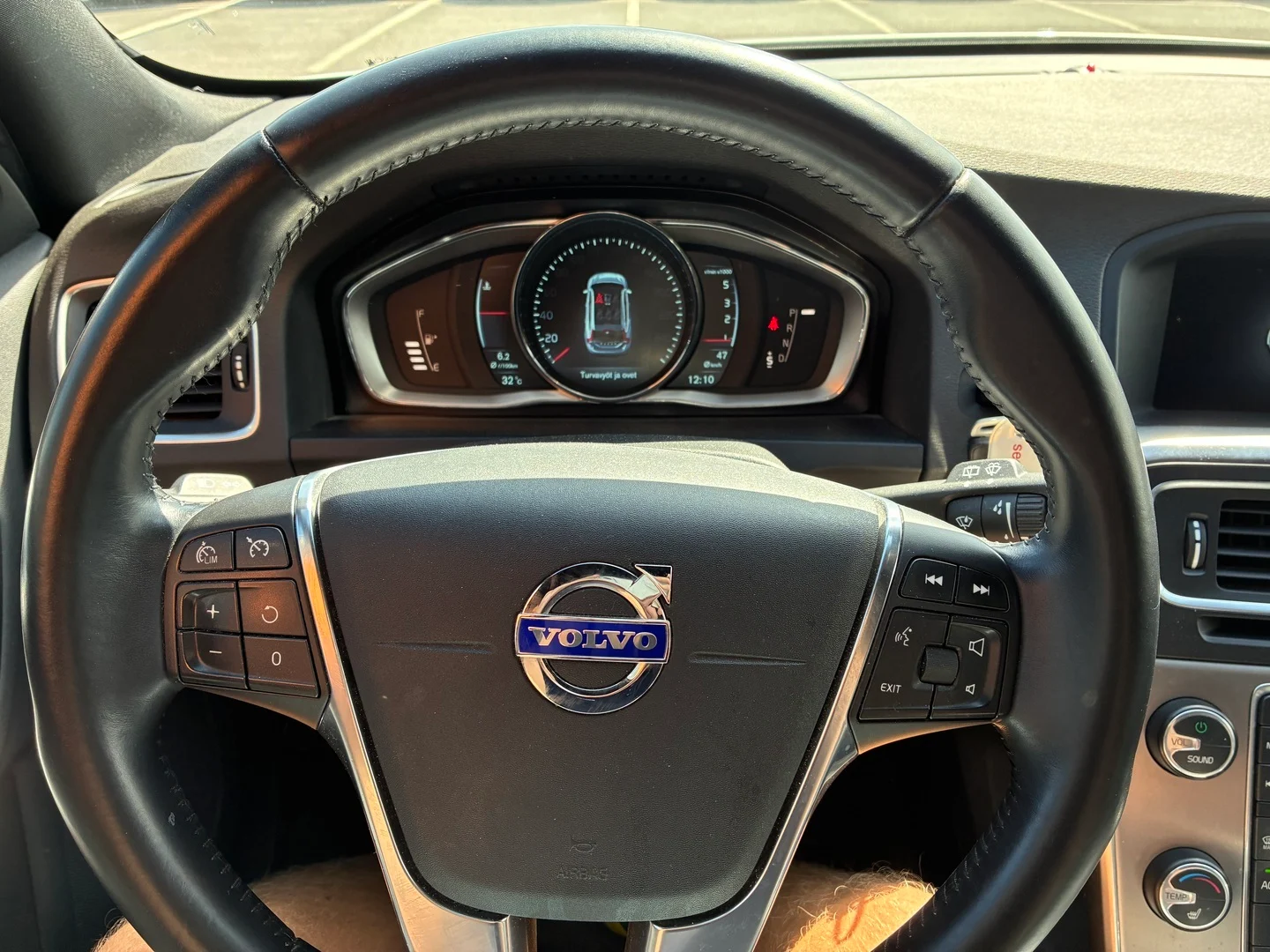 Car Image - 22S2LVISUH4Dzr4PkqtDE7