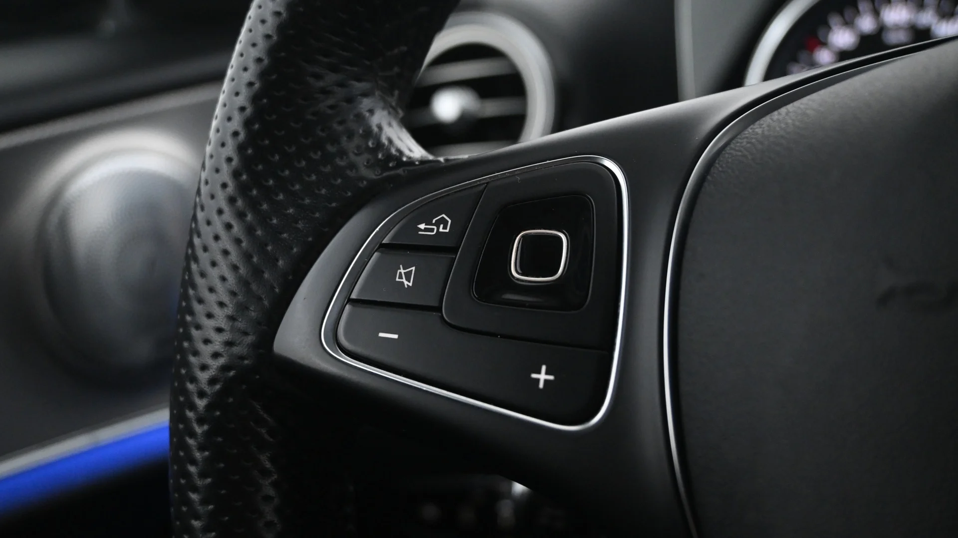 Car Image - 1S9xHCUVZVRDKrLVVogshs