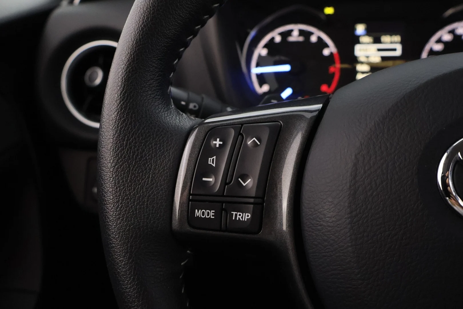 Car Image - 1FVcUnLmlvrwfTcT0AwLPe