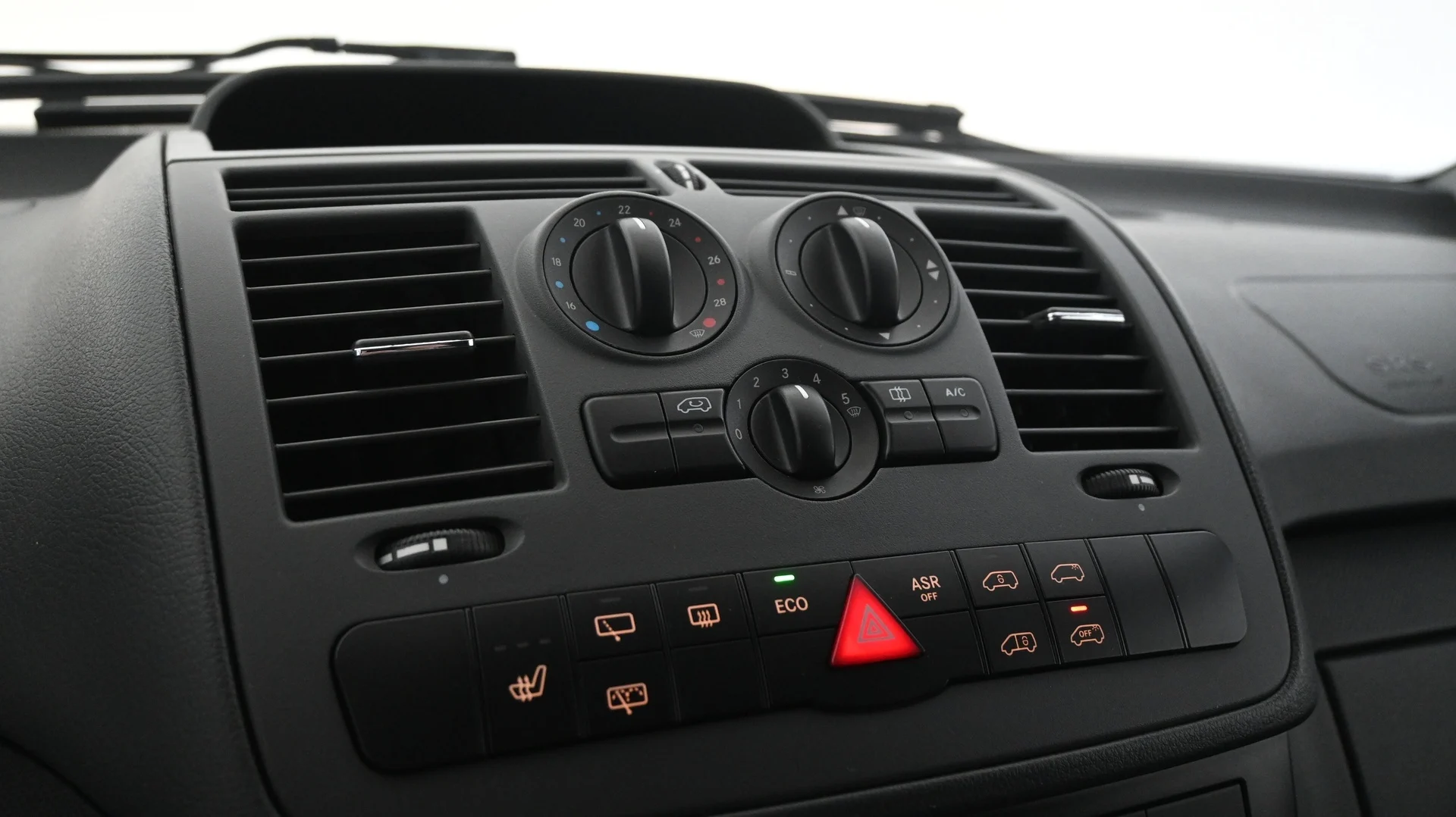 Car Image - 7ePn4q7PD7OMnAuXghnjzI