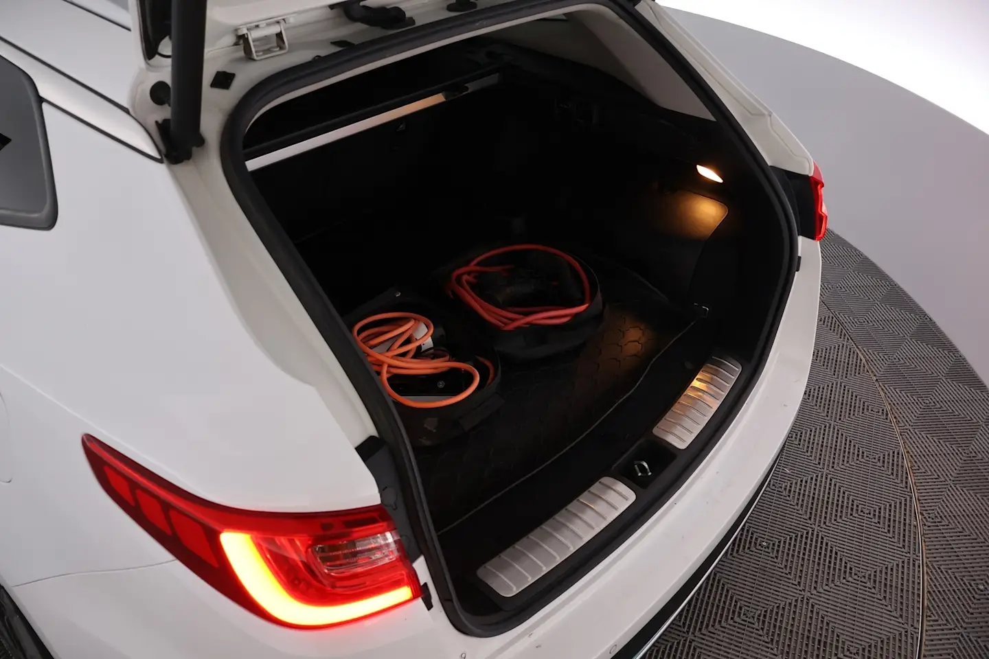 Car Image - 2gZYqtYXHqkga3HXtTmjOL