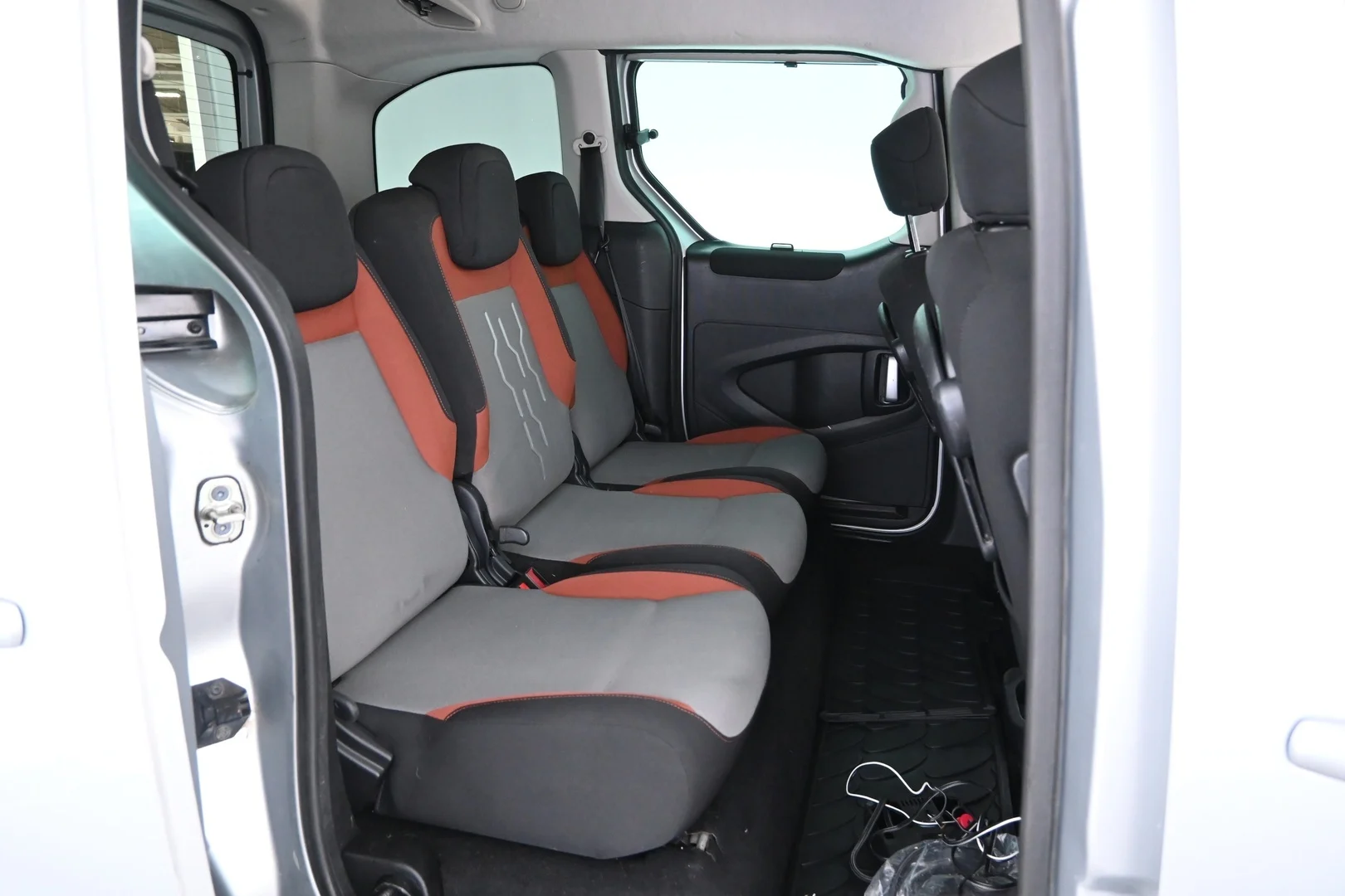 Car Image - 6cwppiF64RHFOBicTgQhcQ