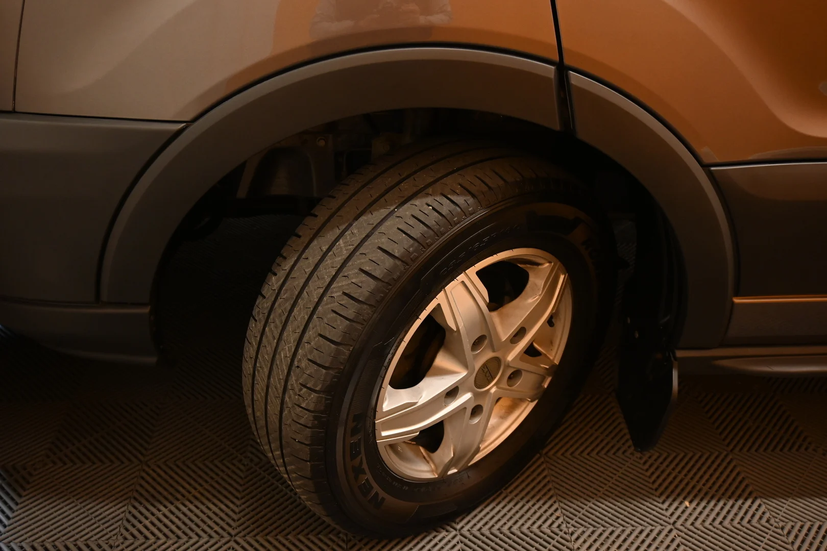 Car Image - LrZHy19HvA4av4QFpSvRo