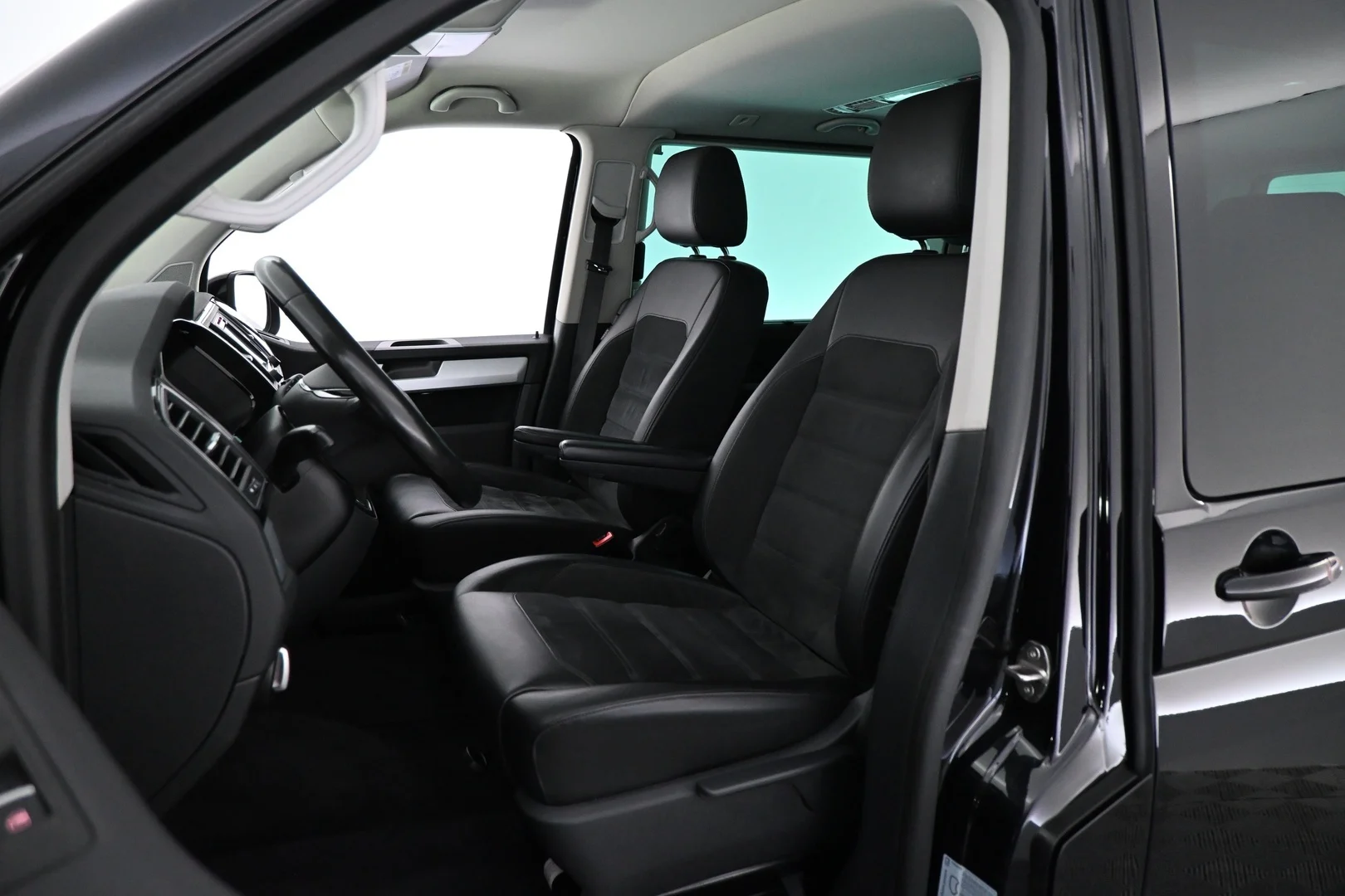 Car Image - 5UDkAVDms5UVT8TkbxlGLM