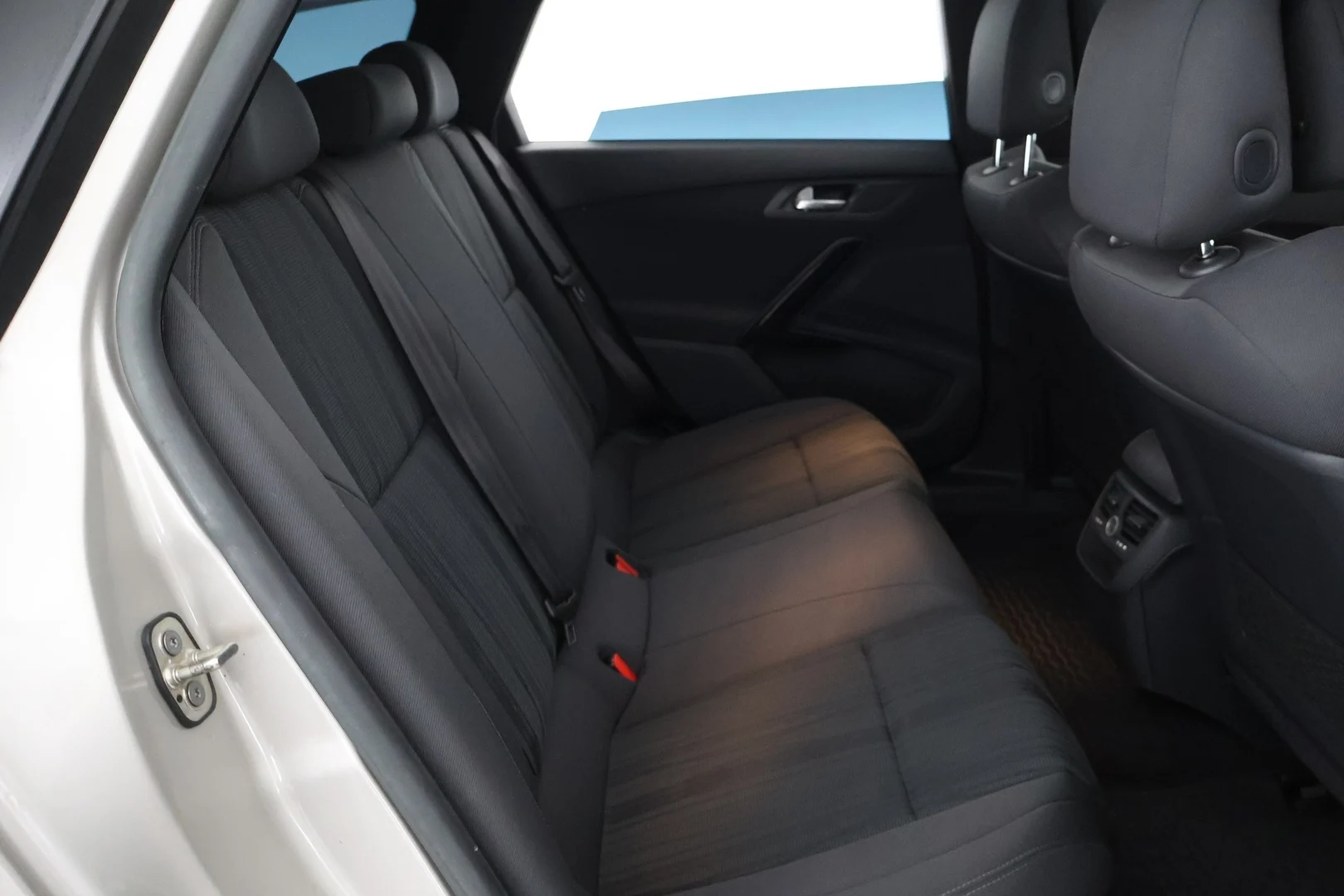Car Image - 7cUaBEUeztWjehVCe4nRNX