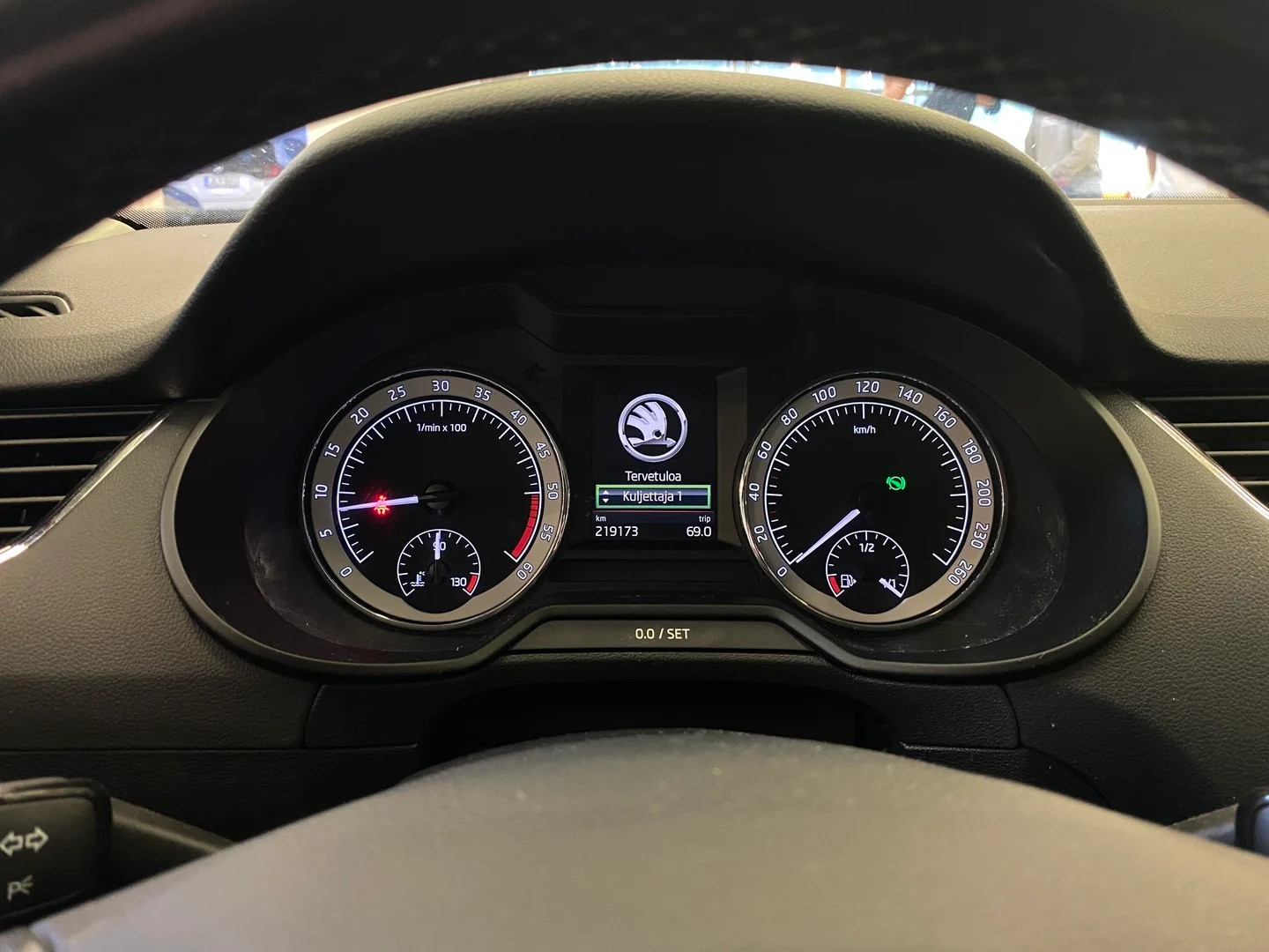 Car Image - 4iMJpscrkhMcuzCYb6c4Hz