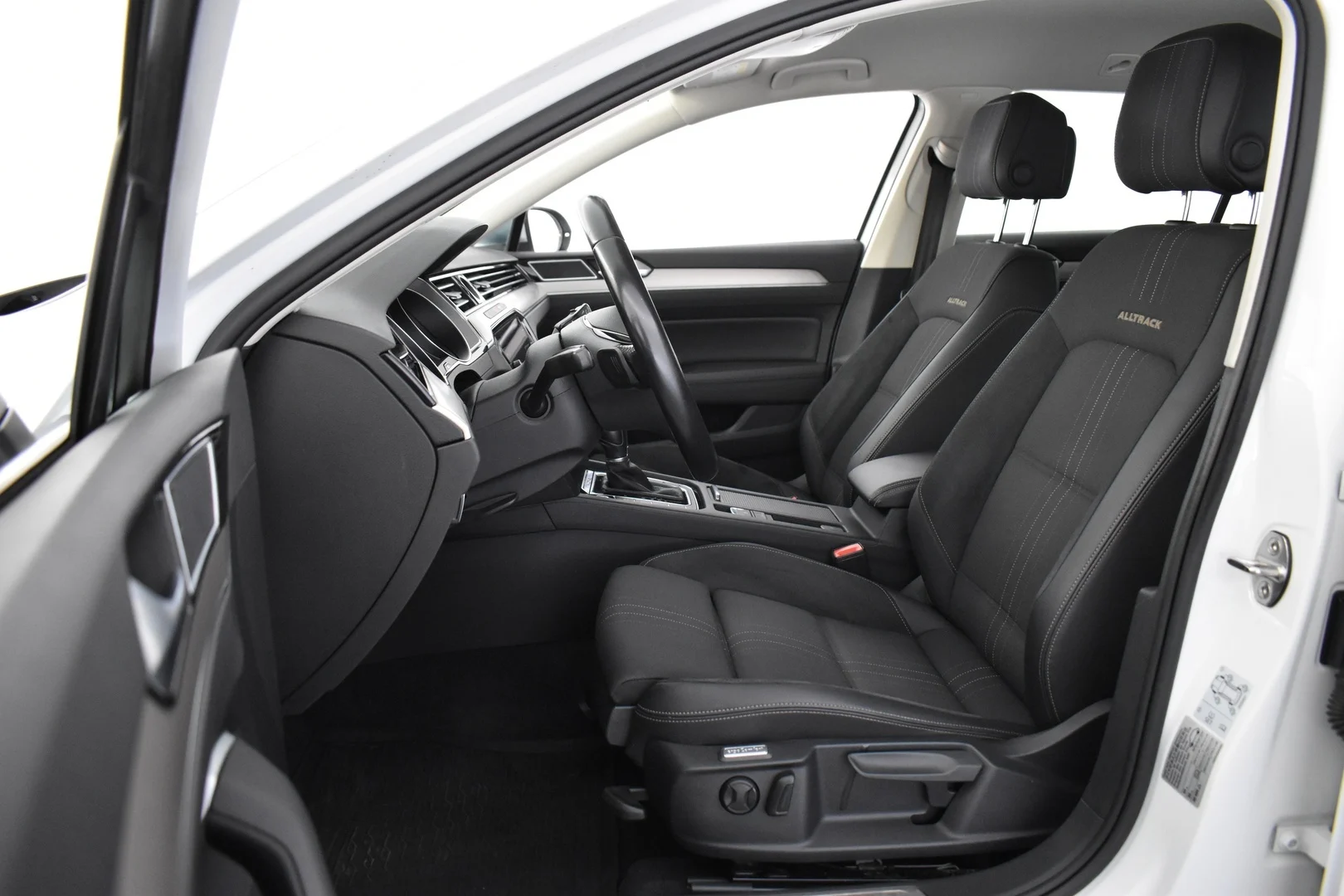 Car Image - 6QyAed53dEwFUVFkVz0F6m