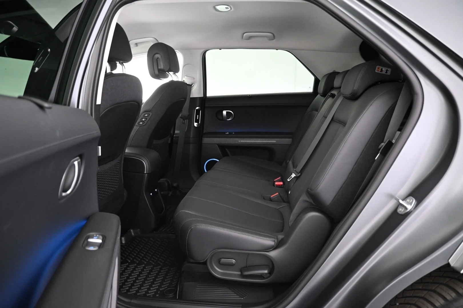 Car Image - 46uEWryf5h9j48cRdEV9U1