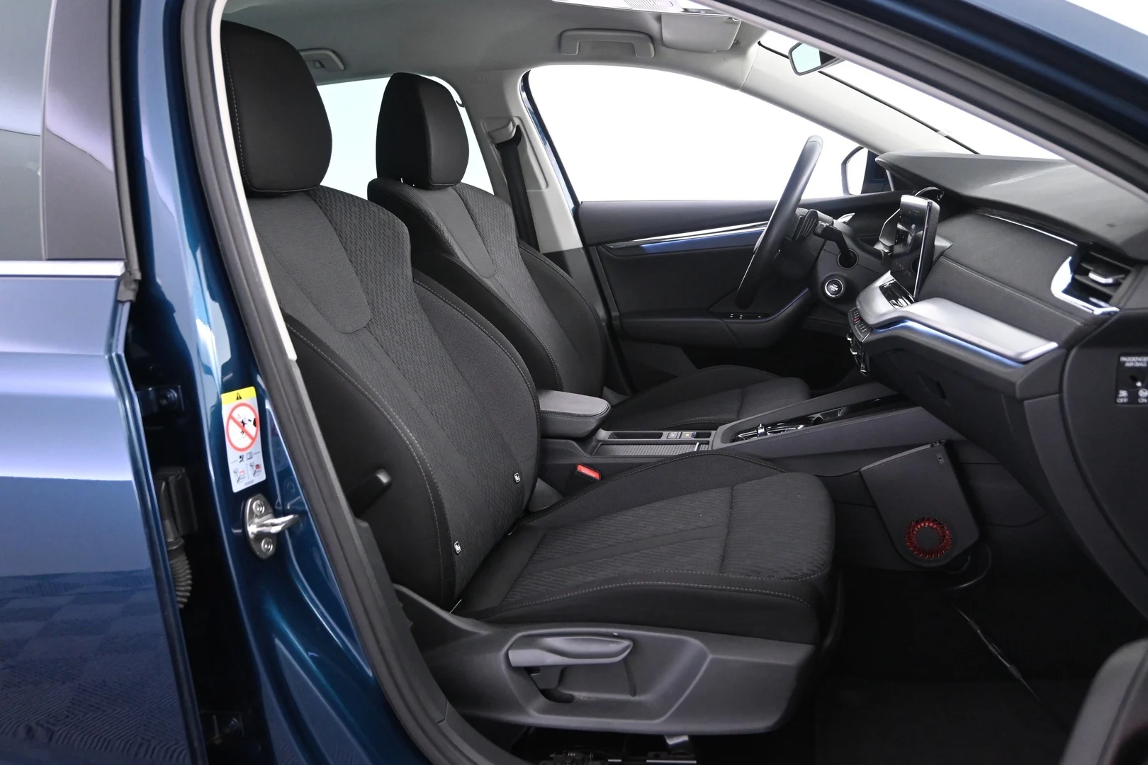 Car Image - 2sFzSRXANkCudJ4INJ7zTq