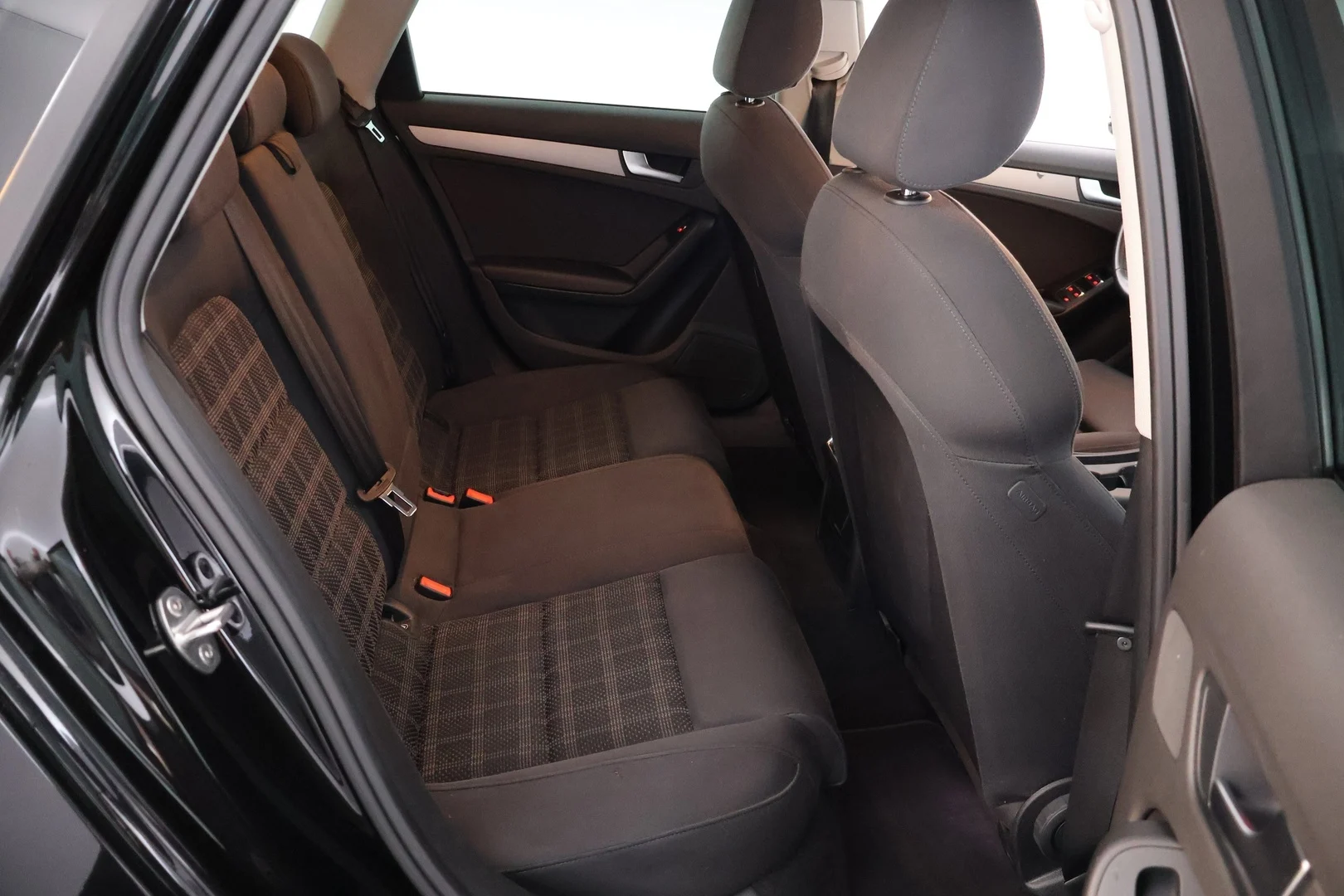 Car Image - 2oS4364ZHqtBUMoi7H7ako