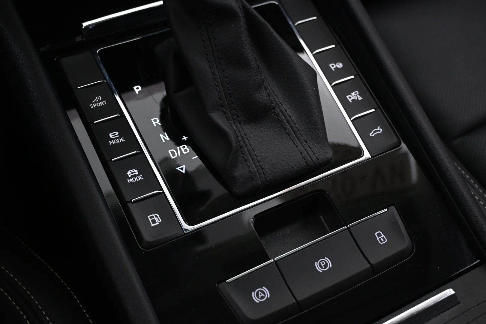 Car Image - 3luBQg5DFdaNvQyb7UHtwK