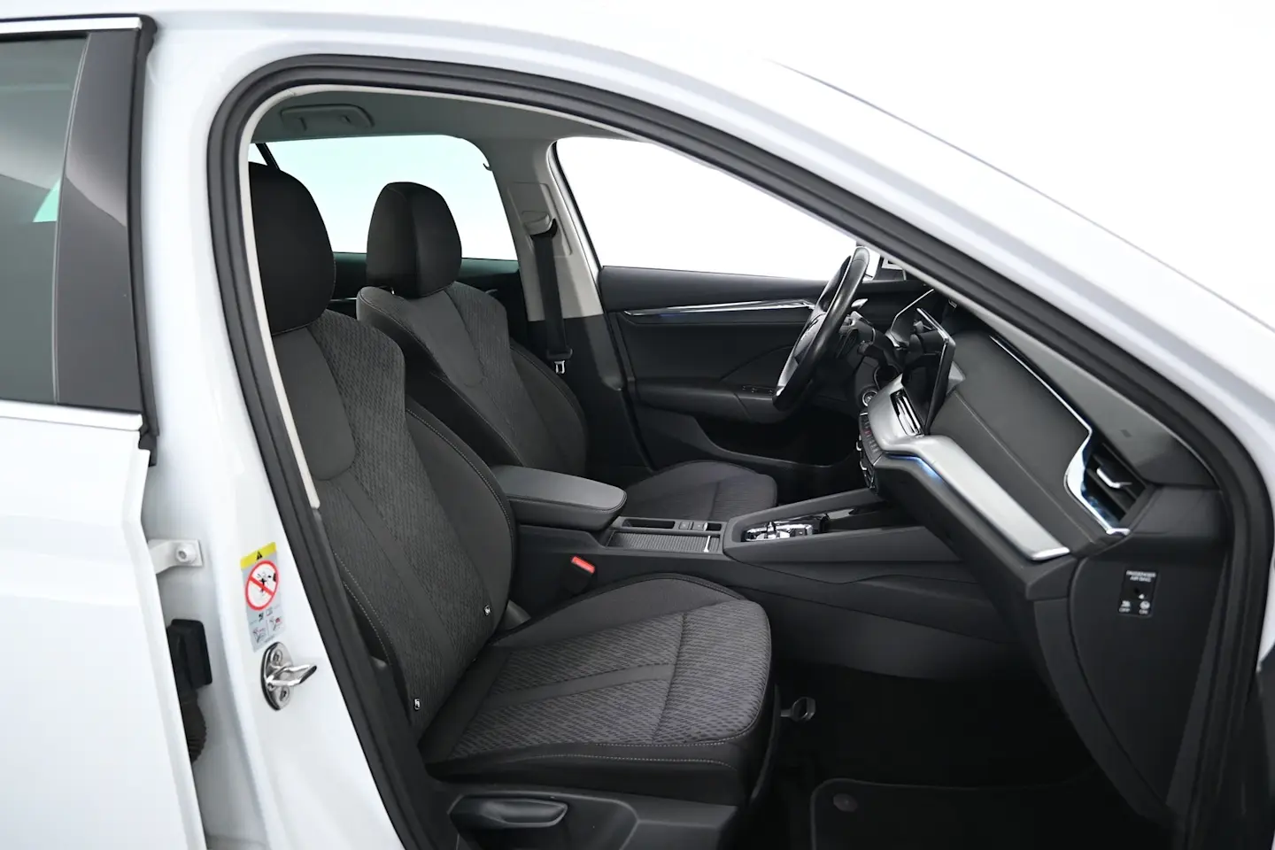 Car Image - 5b2CJeKYIk4LmXH8Wr7WYG