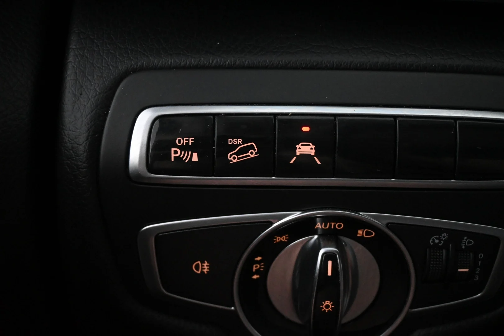 Car Image - 3d4GOmoyK8Vd9OIsp1mowk