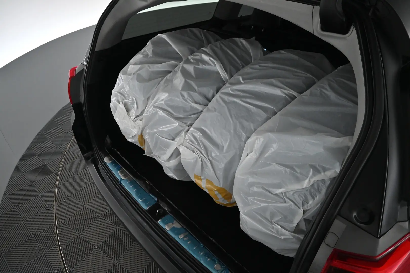 Car Image - 2UJ47NqwoJAkNSQgKqSWN8