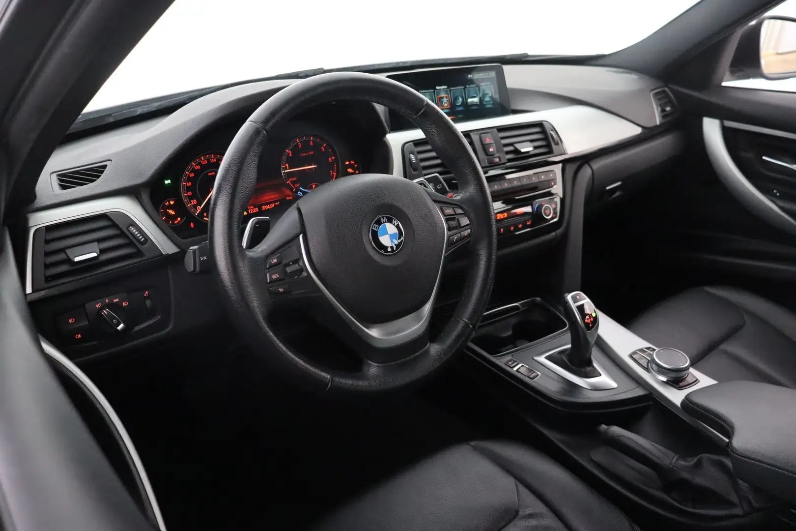 Car Image - 2PePGGr17ddXqiCfHCcAK2