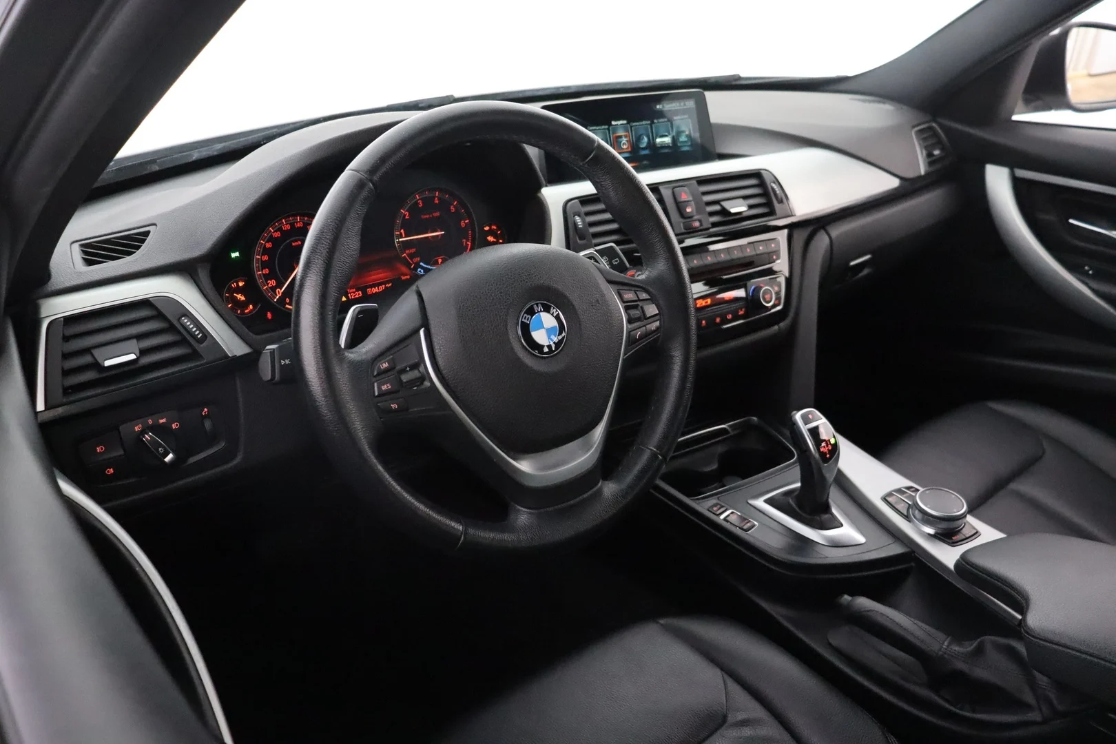 Car Image - 2PePGGr17ddXqiCfHCcAK2