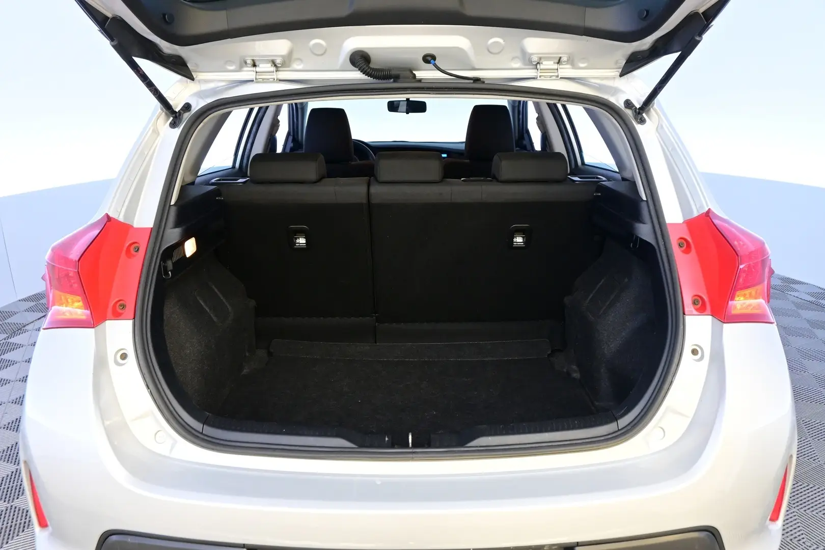 Car Image - 1FgCoj7BS8nRP833VPyLqE