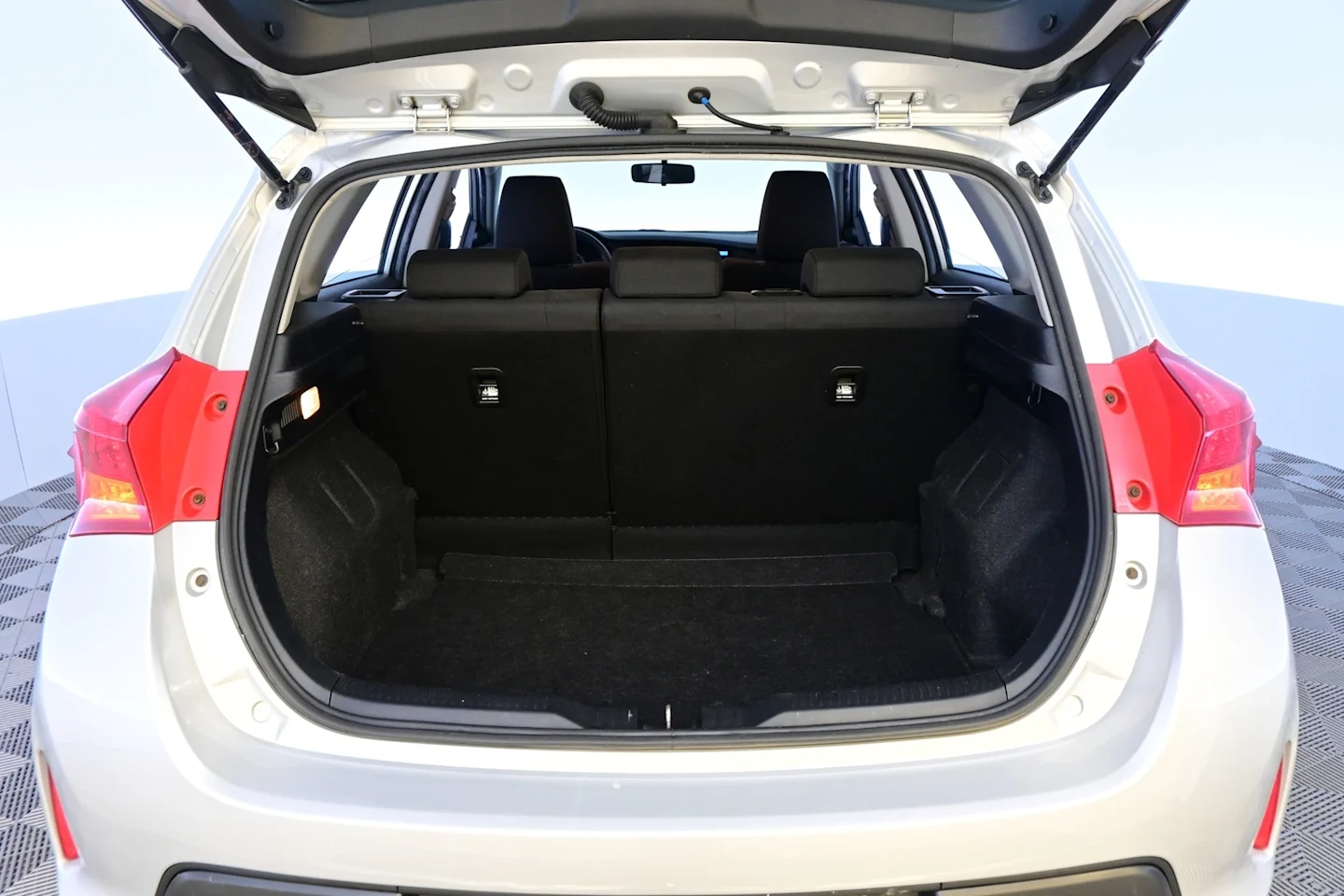 Car Image - 1FgCoj7BS8nRP833VPyLqE