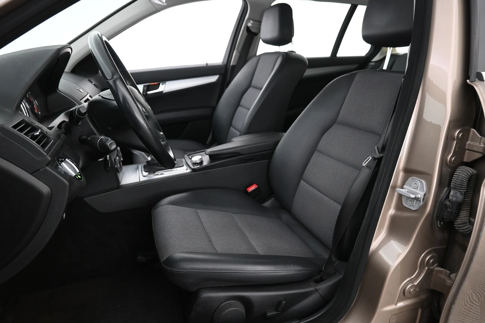 Car Image - GJRdy2QVnKWl5mI1RWojG