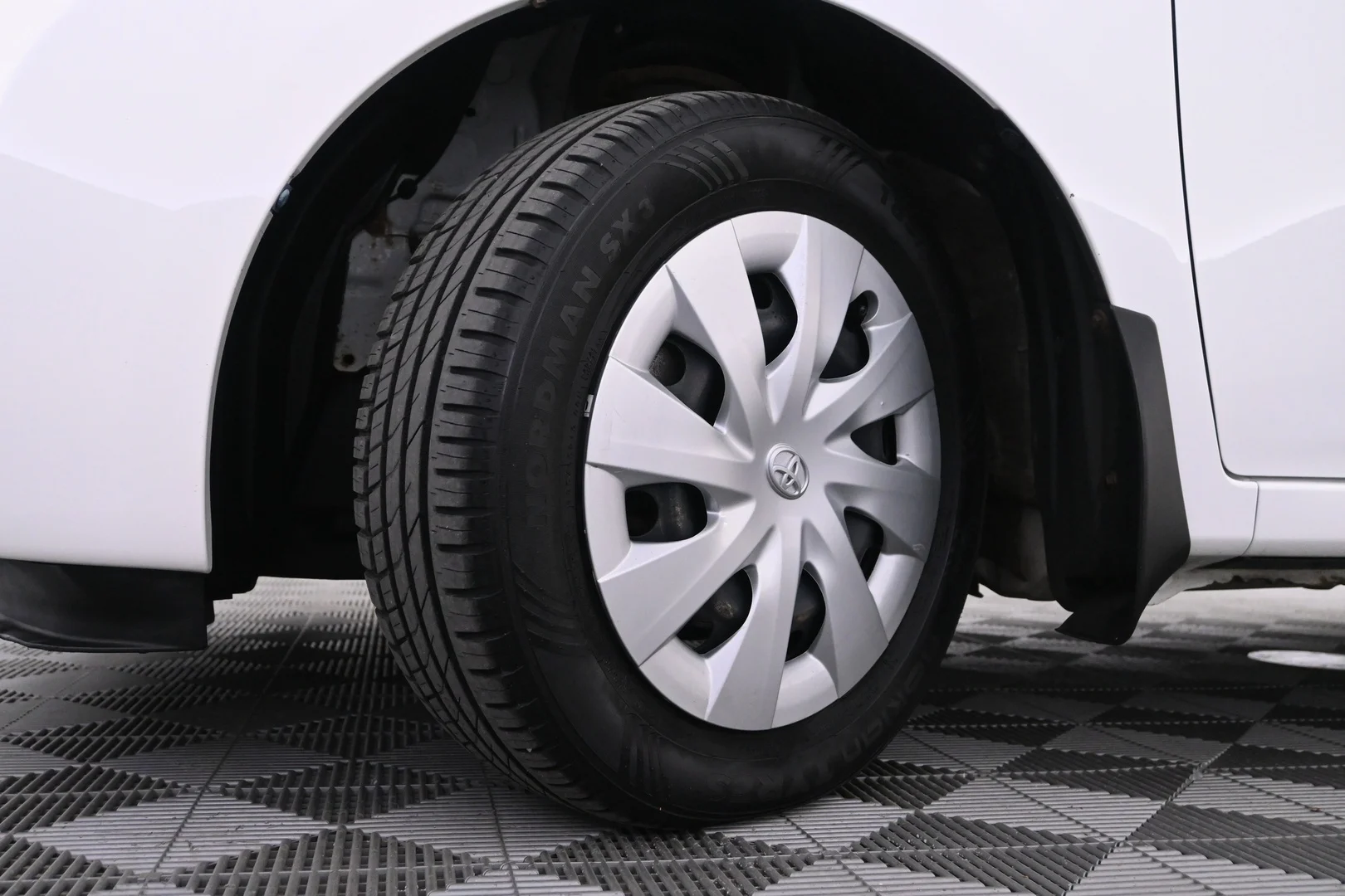 Car Image - 3uUEZmQM4RfNmrbs2m713t