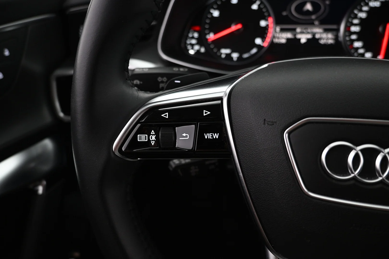 Car Image - 3qdLlNV9VNX33kYIWHAsRr