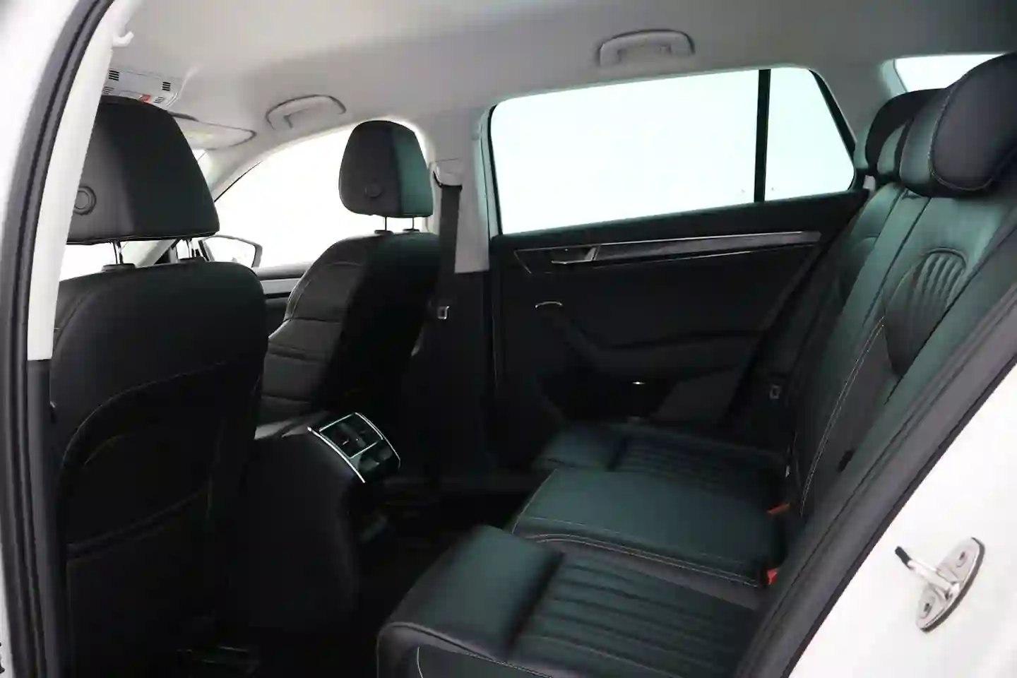 Car Image - 1ppMhnNLcfkB6NYqHdQyeJ