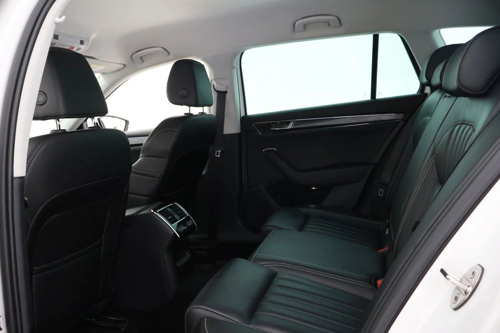 Car Image - 1ppMhnNLcfkB6NYqHdQyeJ