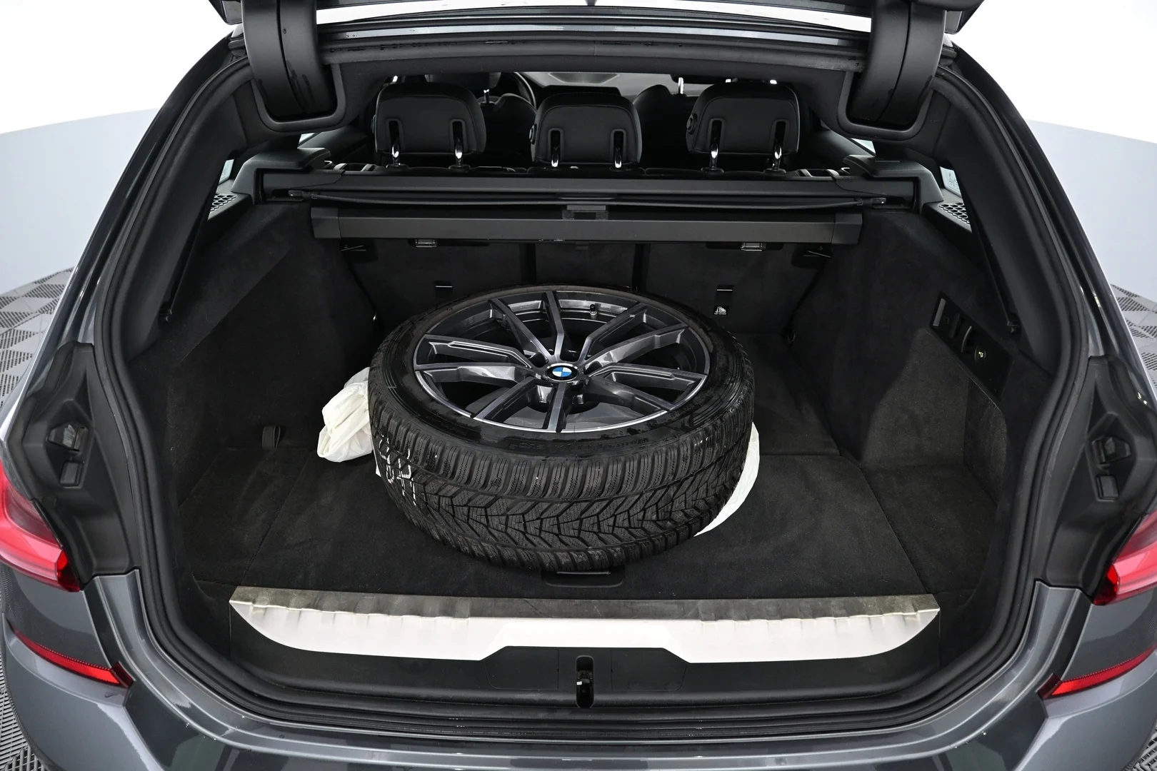 Car Image - 6Vd9XFqgCF77WKNLUTDhoS