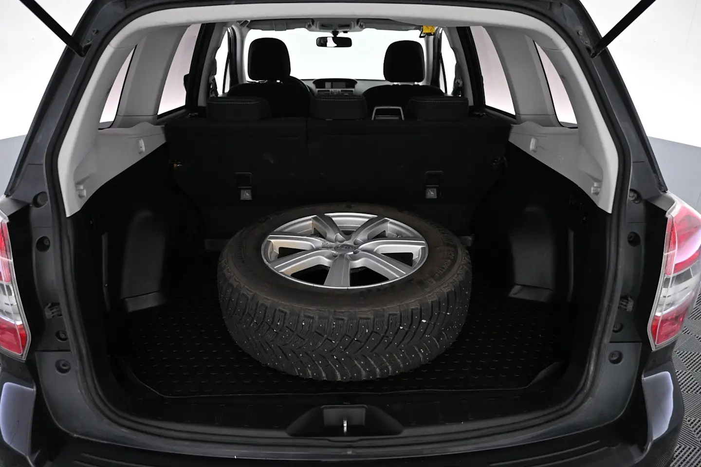 Car Image - 6bHq0j7qBo2t9qx2i3JWOA
