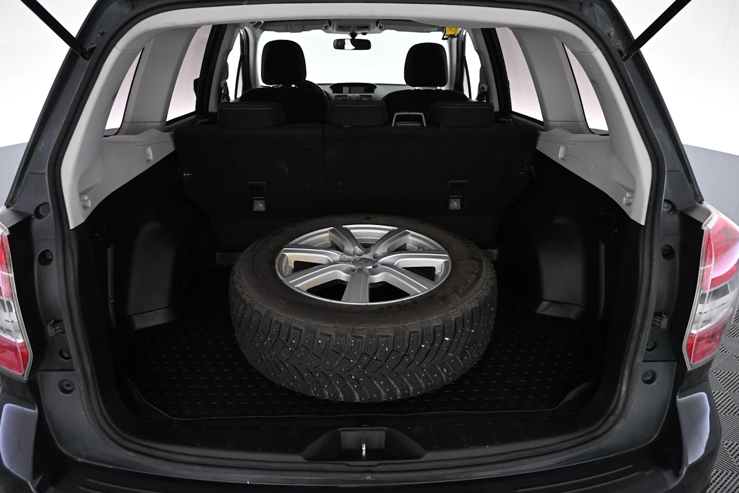 Car Image - 6bHq0j7qBo2t9qx2i3JWOA