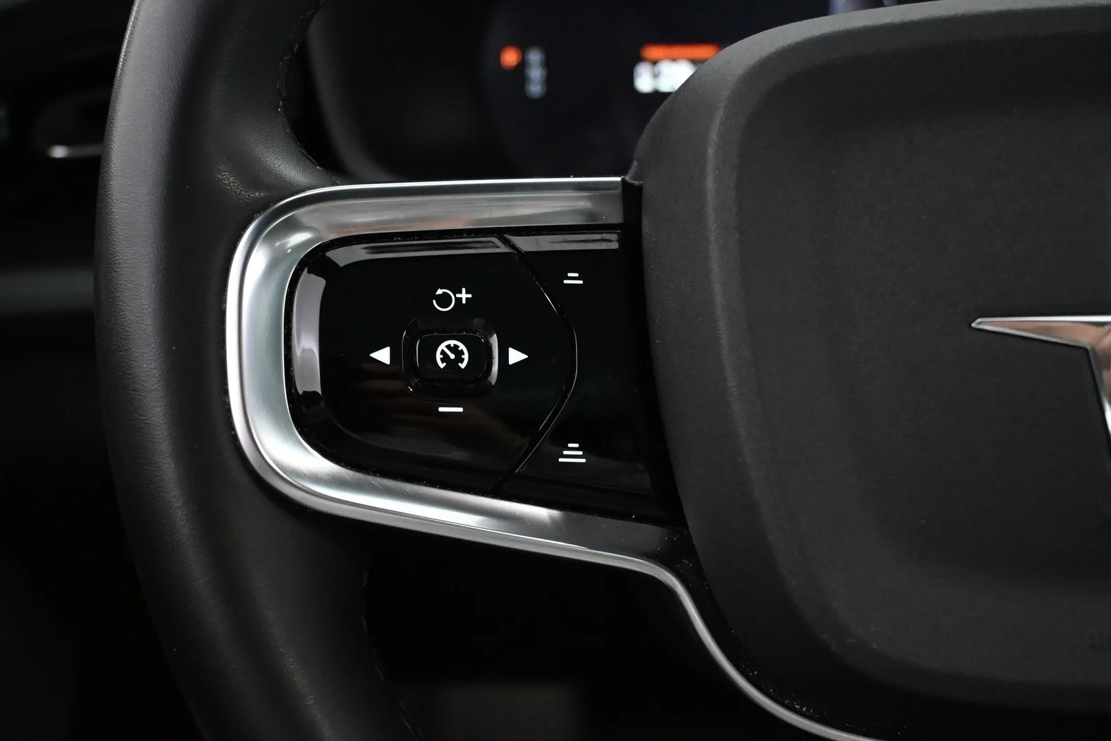 Car Image - 2z3IqYHwVySljFR8D37YjR