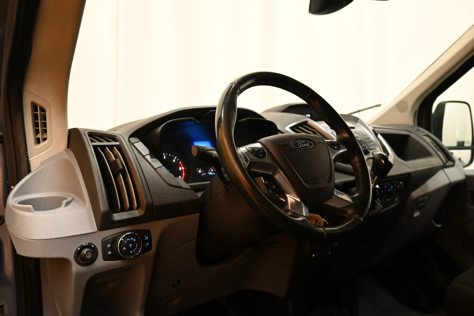 Car Image - LrZHy19HvA4av4QFpSvRo