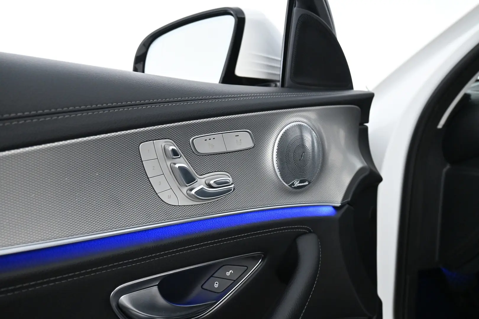 Car Image - 4N6BhU8ahzxI09MTIzBx4S