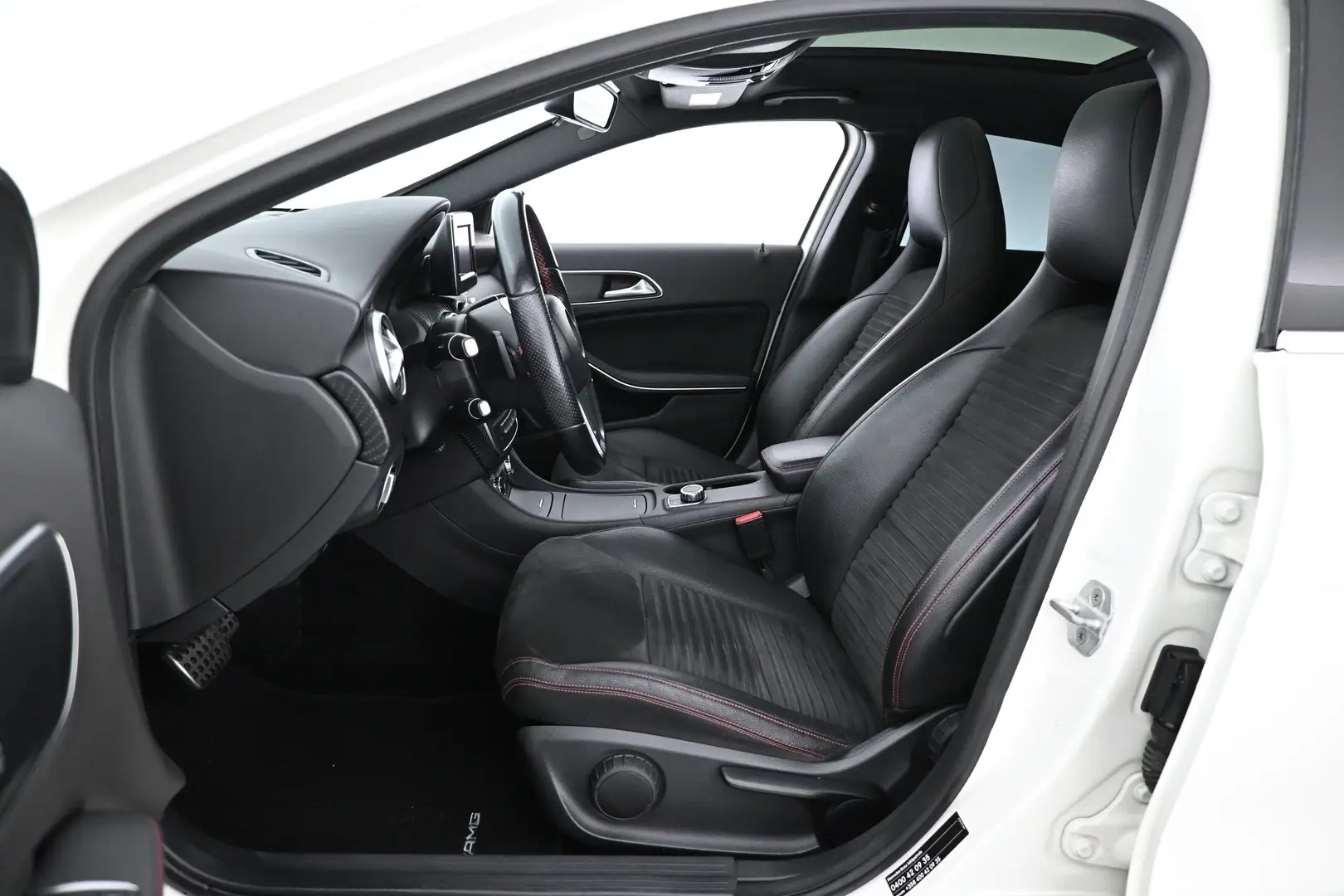 Car Image - CdHWxLMcfTzgBgPoOFqo9