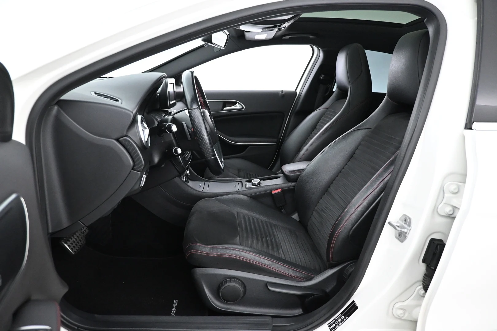 Car Image - CdHWxLMcfTzgBgPoOFqo9