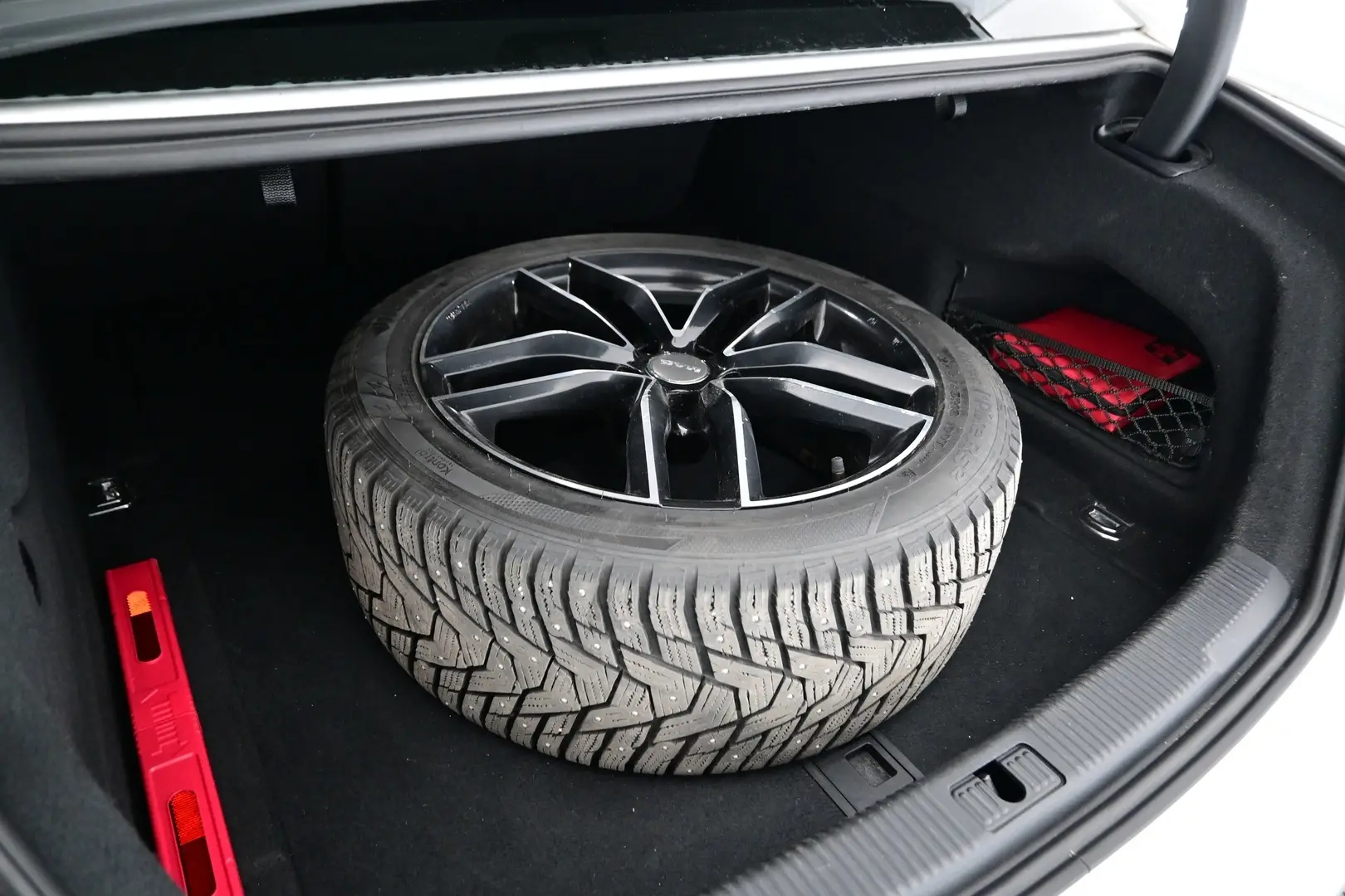 Car Image - 4nS0EK81SJbjOQrxFx4vrH