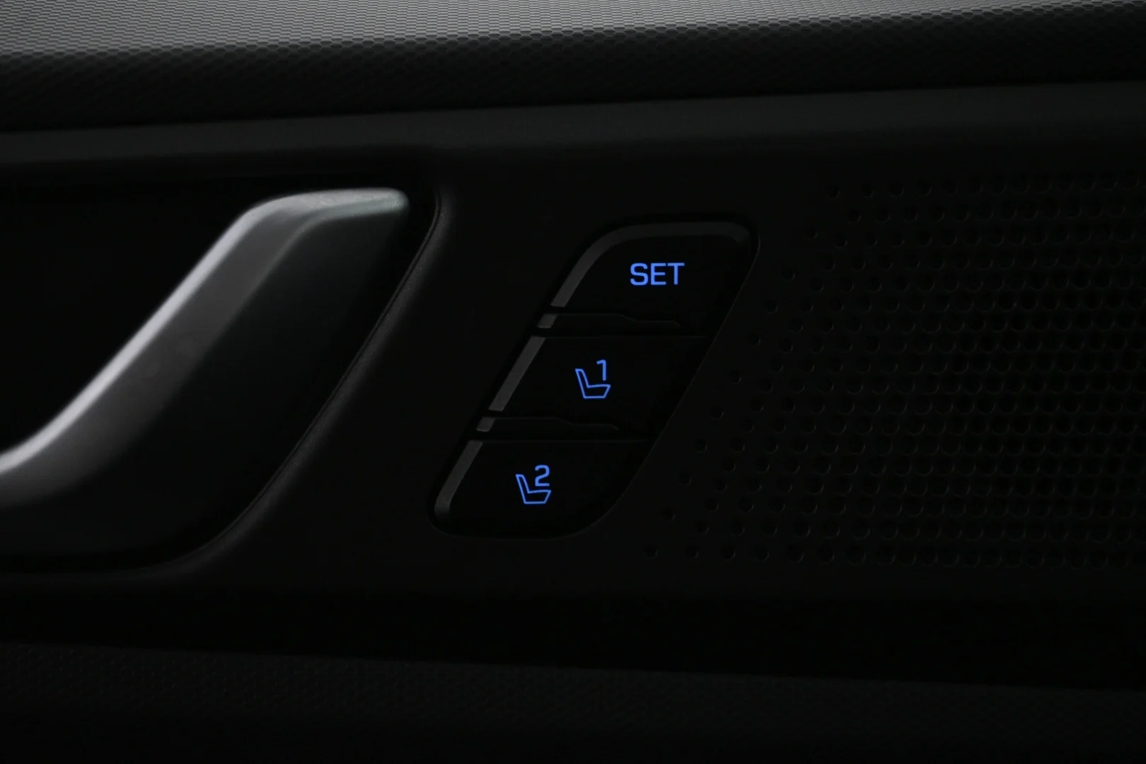 Car Image - 3jtmQi8VsAU5QOo7j8BBZo